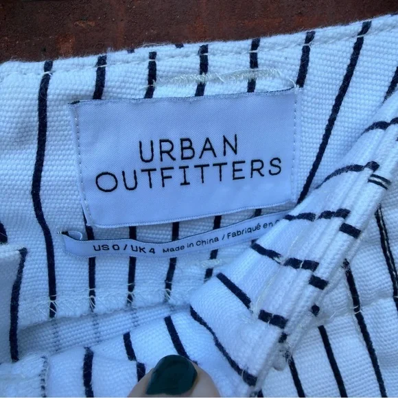 UO Urban Outfitters Mack Striped Pleated High-Waisted Trouser Pant Streetwear - Picture 4 of 7
